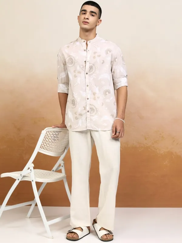 Highlander Men Beige Printed Relaxed Fit Casual Shirt