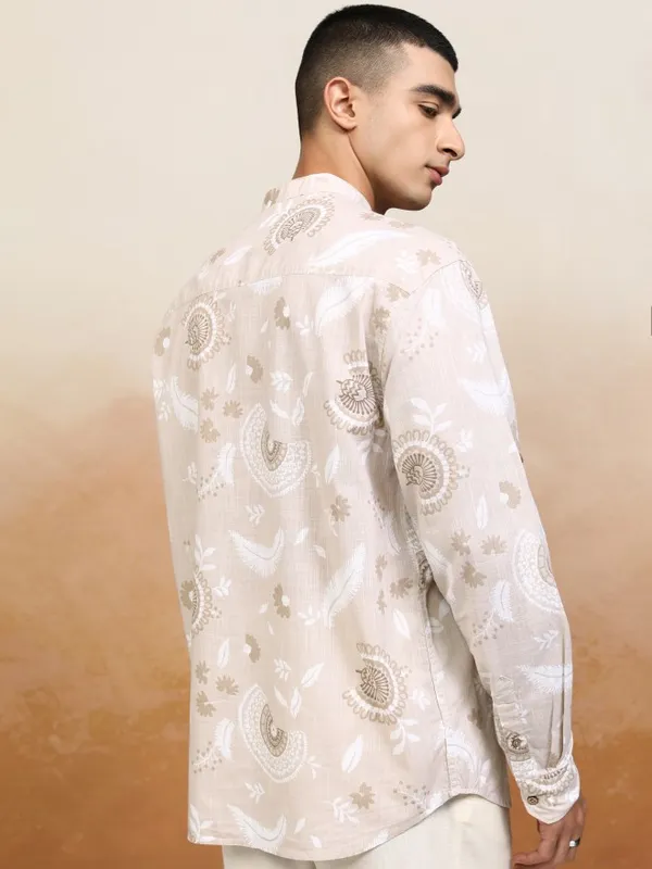 Highlander Men Beige Printed Relaxed Fit Casual Shirt