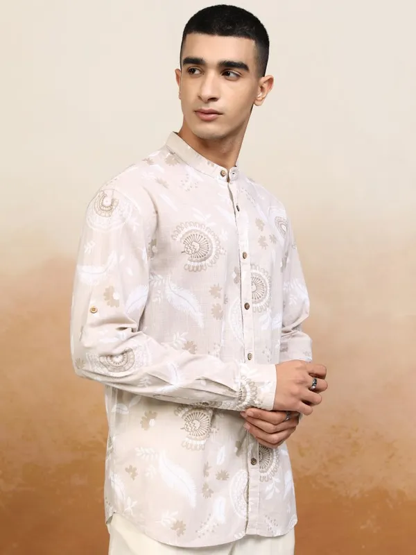 Highlander Men Beige Printed Relaxed Fit Casual Shirt