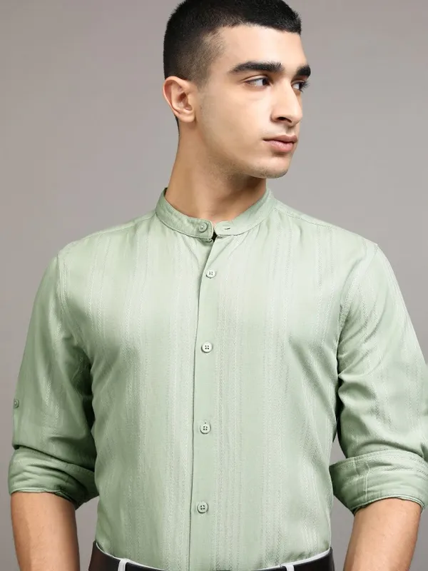 Highlander Men Green Striped Regular Fit Casual Shirt