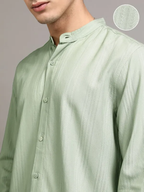 Highlander Men Green Striped Regular Fit Casual Shirt
