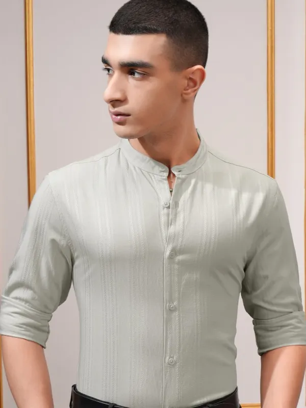 Highlander Men Green Textured Regular Fit Casual Shirt