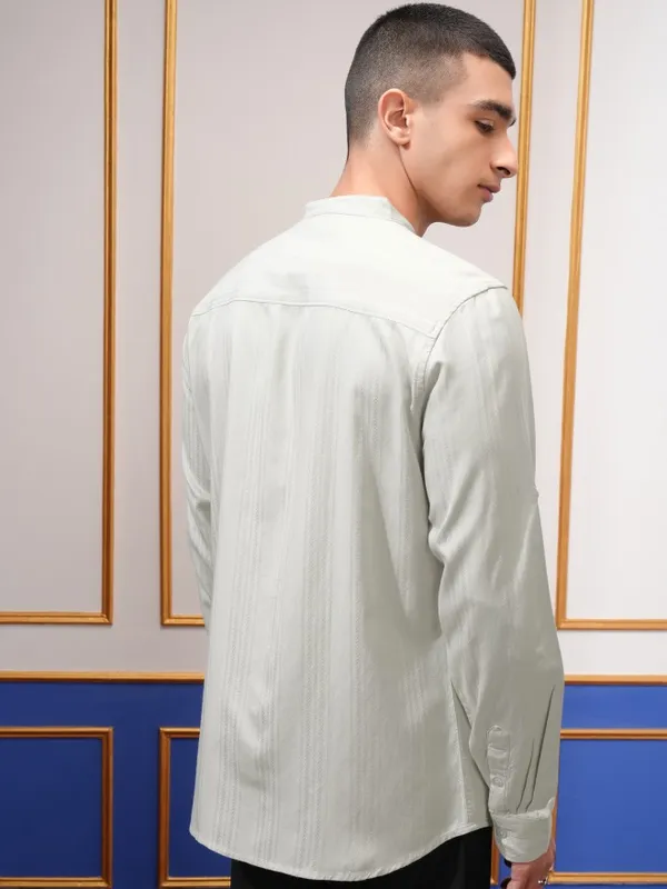 Highlander Men Green Textured Regular Fit Casual Shirt