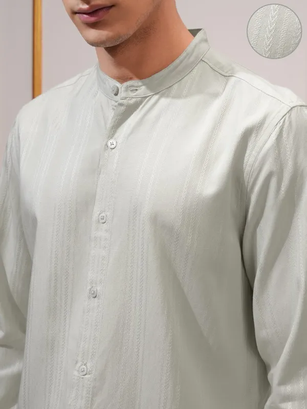 Highlander Men Green Textured Regular Fit Casual Shirt