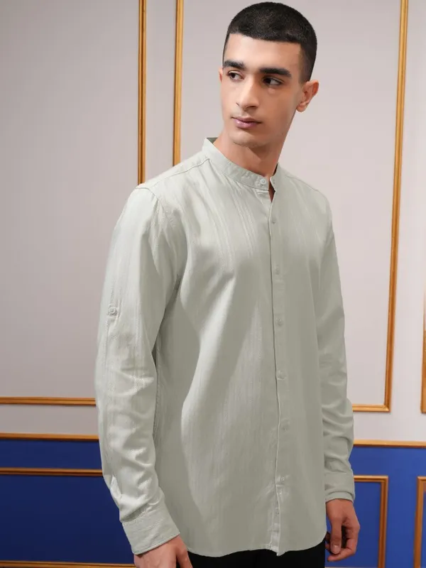 Highlander Men Green Textured Regular Fit Casual Shirt