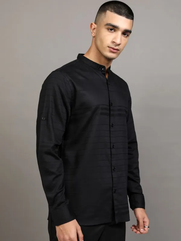 Highlander Men Black Striped Slim Fit Casual Shirt