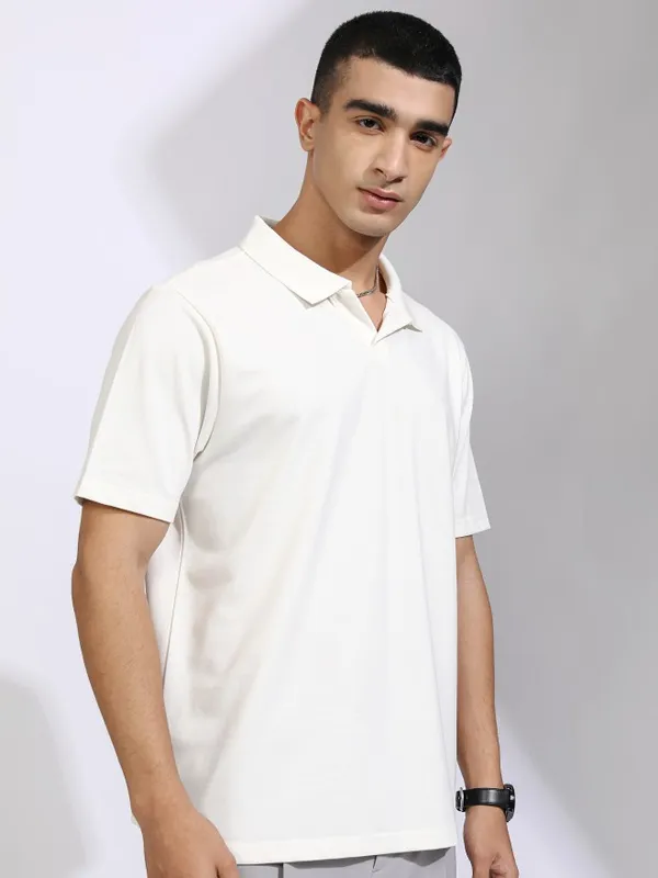 Highlander Men Off White Solid Polo Collar T-Shirt
