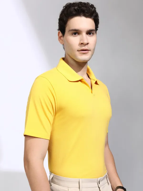 Highlander Men Yellow Solid Polo Collar T-Shirt