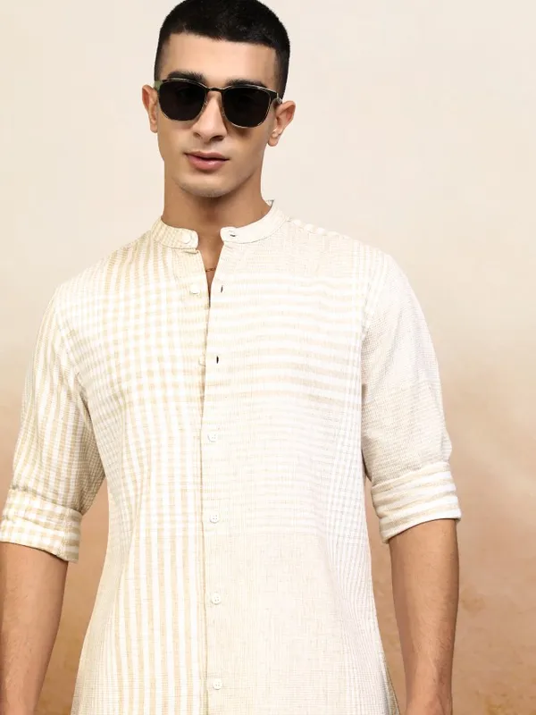 Highlander Men Beige Checked Regular Fit Casual Shirt