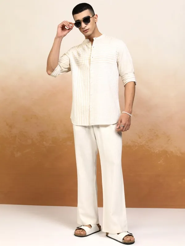 Highlander Men Beige Checked Regular Fit Casual Shirt