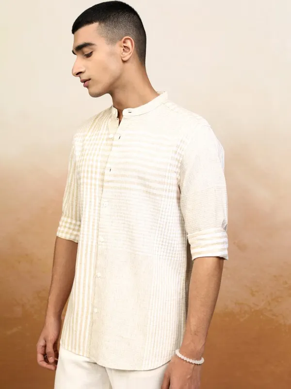 Highlander Men Beige Checked Regular Fit Casual Shirt