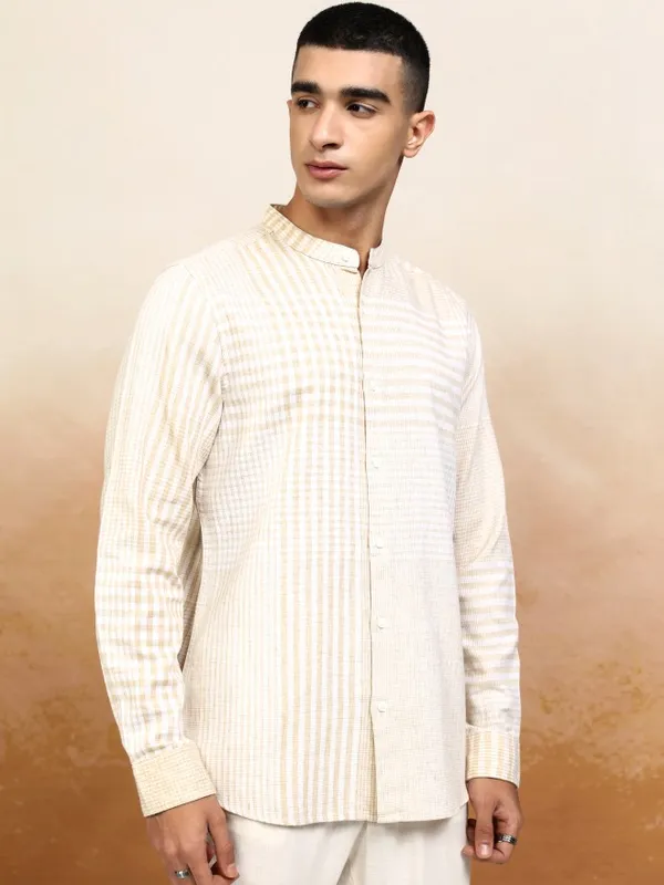 Highlander Men Beige Checked Regular Fit Casual Shirt