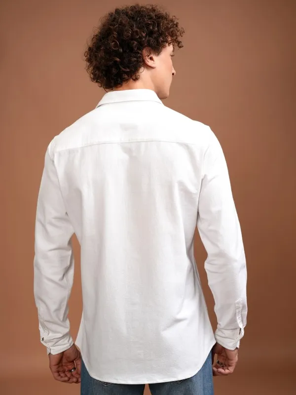 Highlander Men White Solid Regular Fit Casual Shirt