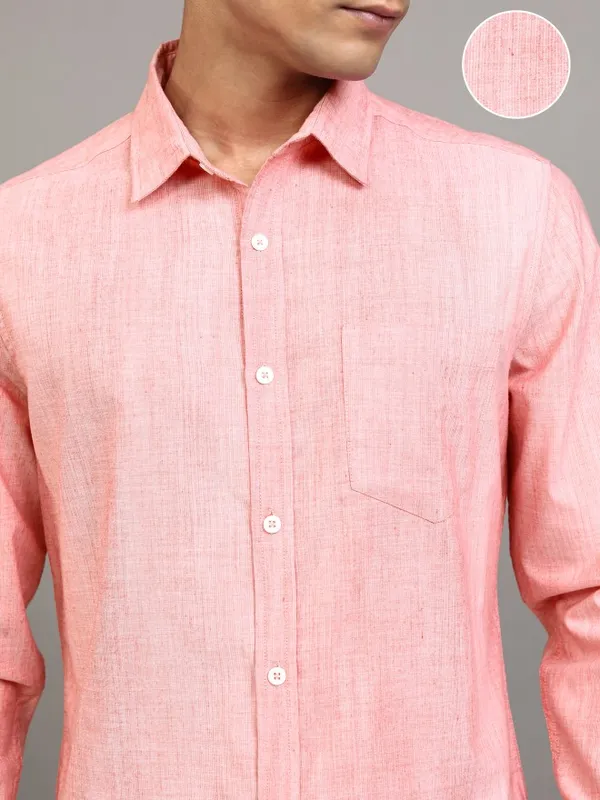 Locomotive Men Peach Solid Regular Fit Casual Shirt