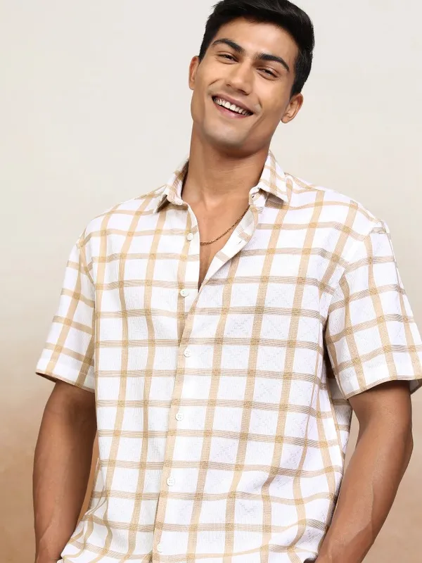 Locomotive Men White Checked Relaxed Fit Casual Shirt