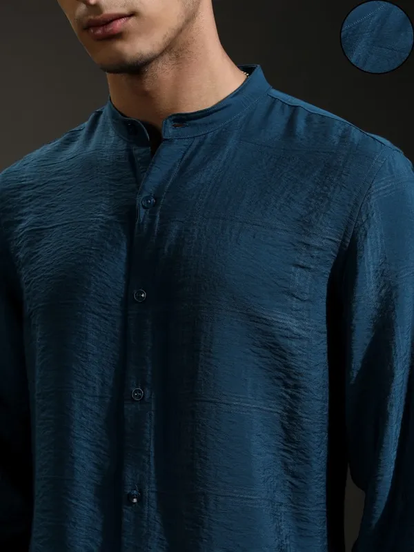 Highlander Men Teal Textured Regular Fit Casual Shirt