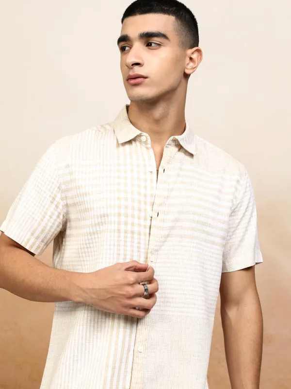 Highlander Men Beige Checked Regular Fit Casual Shirt