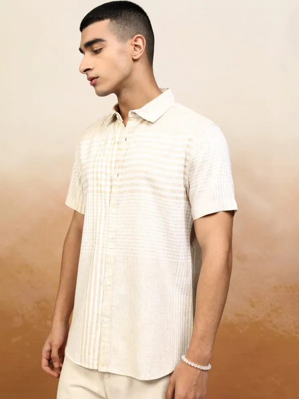 Highlander Men Beige Checked Regular Fit Casual Shirt