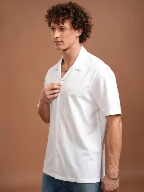 Highlander Men White Solid Relaxed Fit Casual Shirt