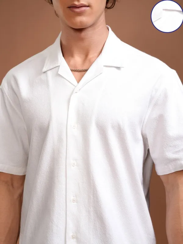Highlander Men White Solid Relaxed Fit Casual Shirt