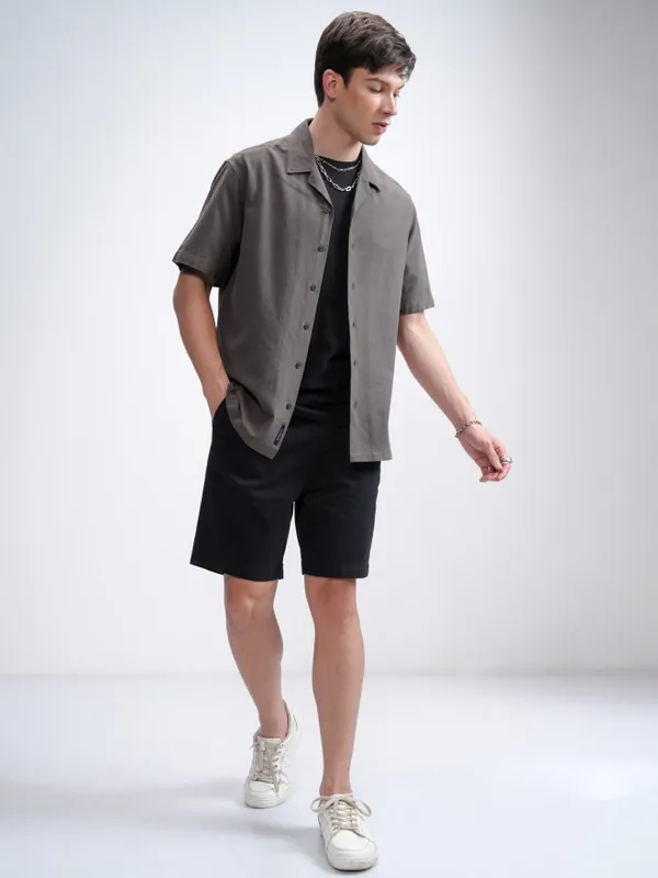 Highlander Men Grey Solid Relaxed Fit Casual Shirt