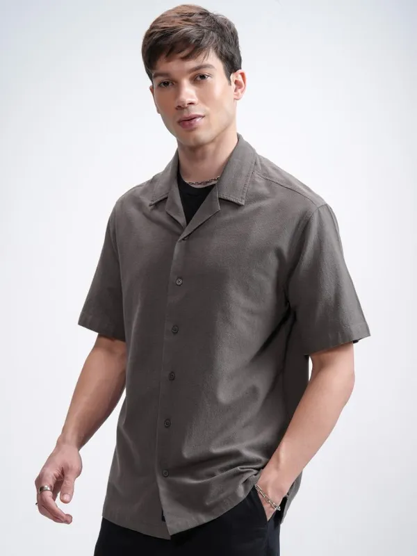 Highlander Men Grey Solid Relaxed Fit Casual Shirt