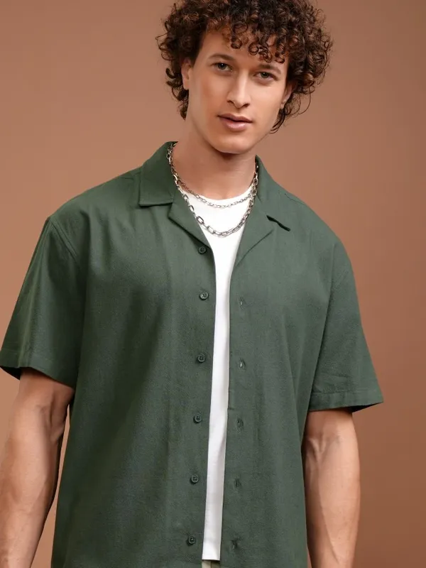 Highlander Men Green Solid Relaxed Fit Casual Shirt
