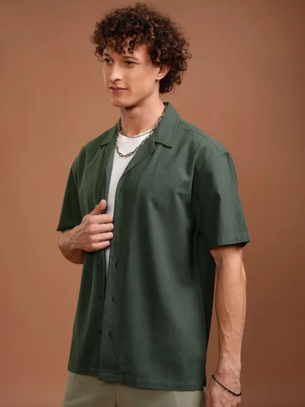 Highlander Men Green Solid Relaxed Fit Casual Shirt