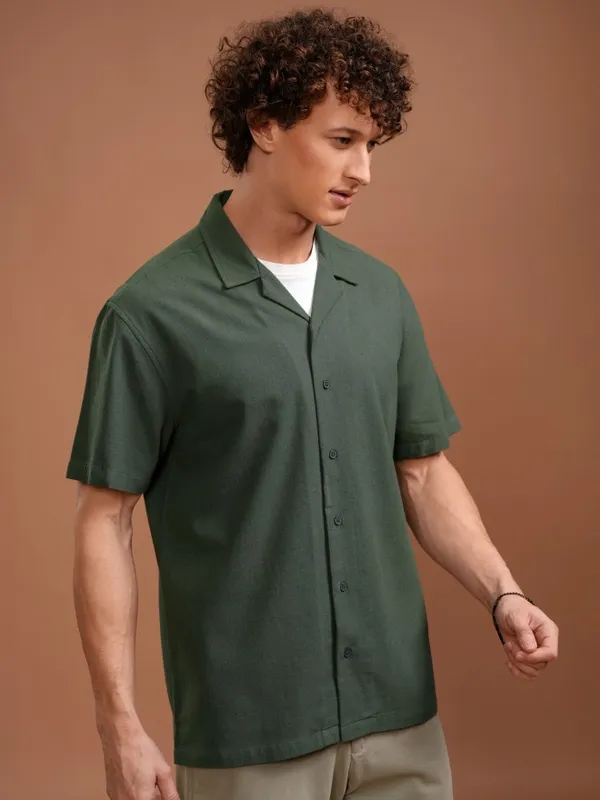 Highlander Men Green Solid Relaxed Fit Casual Shirt