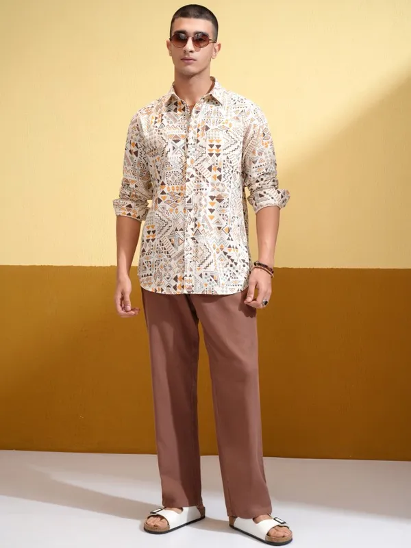 Highlander Men Cream Printed Regular Fit Casual Shirt