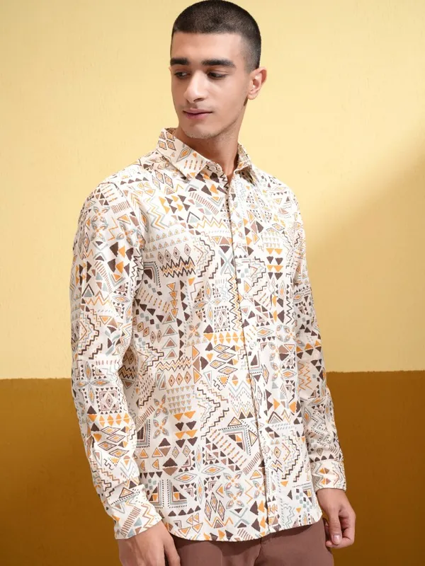 Highlander Men Cream Printed Regular Fit Casual Shirt