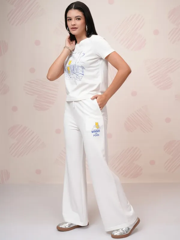 Disney By Tokyo Talkies Women White Winnie The Pooh T-Shirt With Trousers Co-Ords