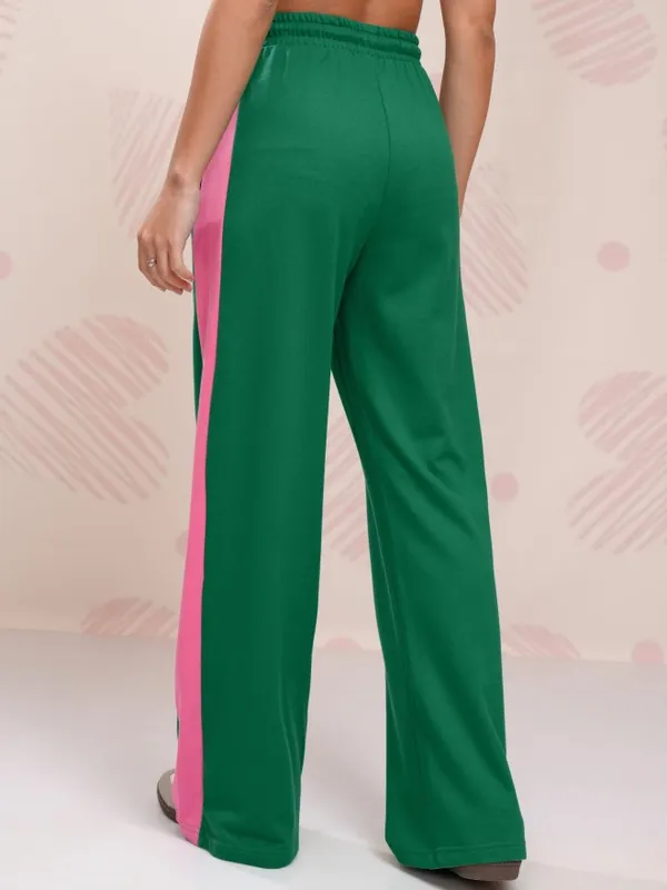 Disney By Tokyo Talkies Women Green Donald Duck Printed Flared Wide Leg Trouser