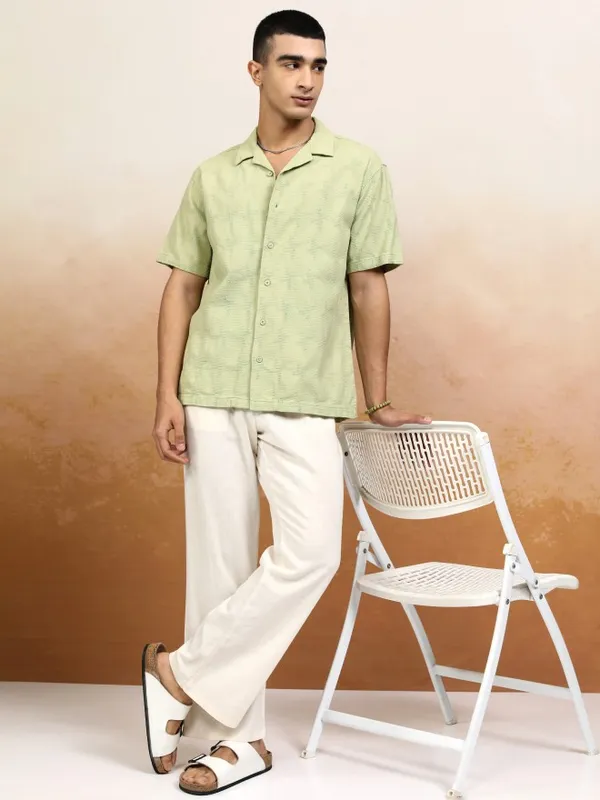 Highlander Men Green Textured Relaxed Fit Casual Shirt
