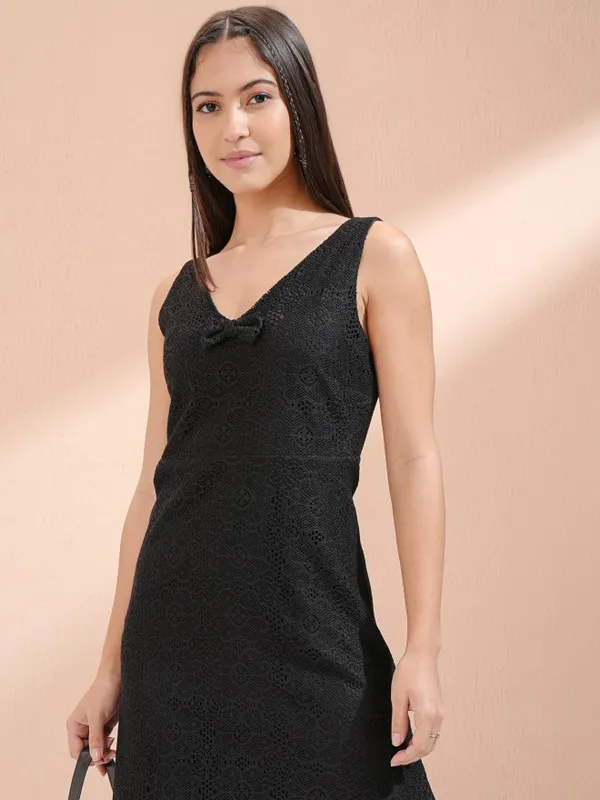 Tokyo Talkies Women Black Self Design Fit And Flare Dress