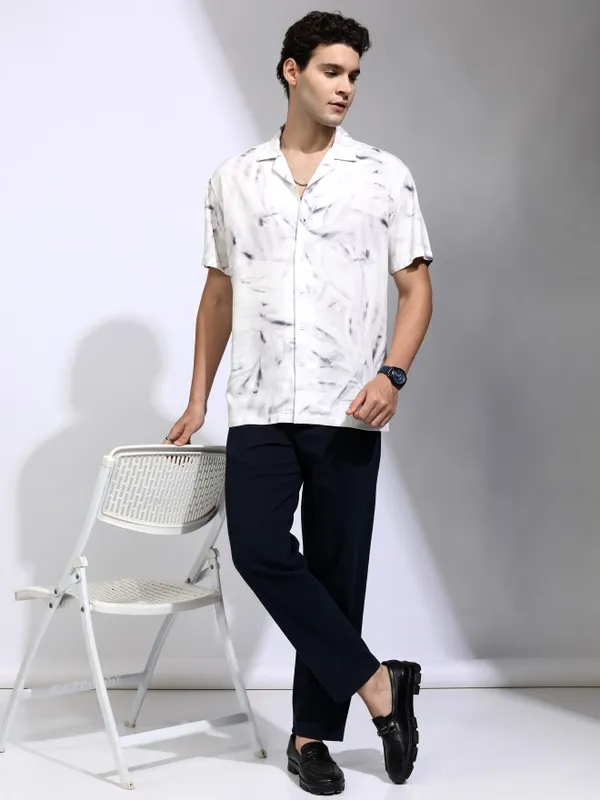 Highlander Men White Printed Relaxed Fit Casual Shirt