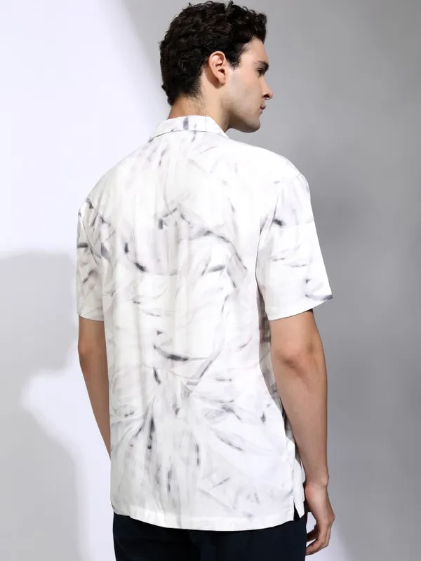 Highlander Men White Printed Relaxed Fit Casual Shirt