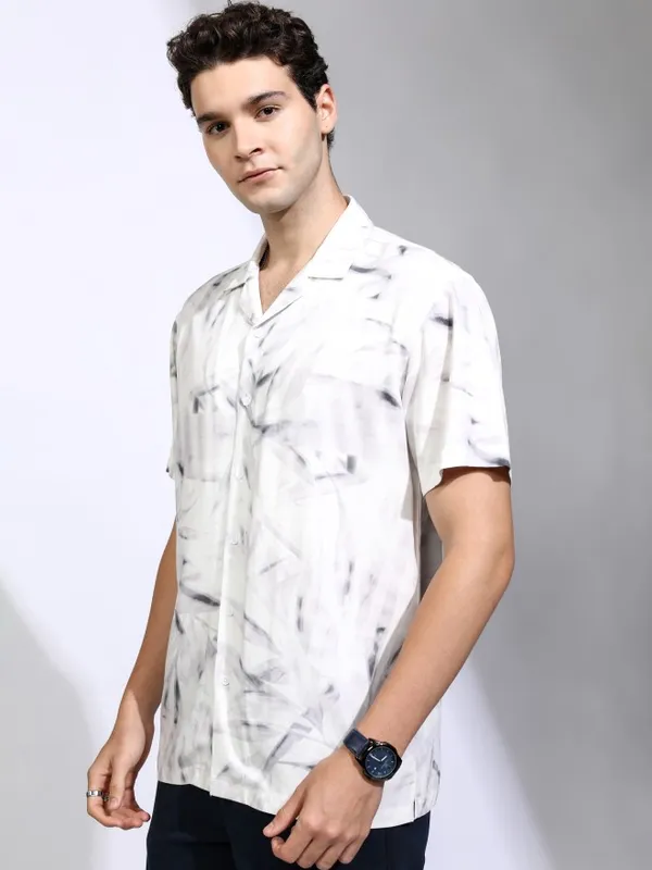 Highlander Men White Printed Relaxed Fit Casual Shirt