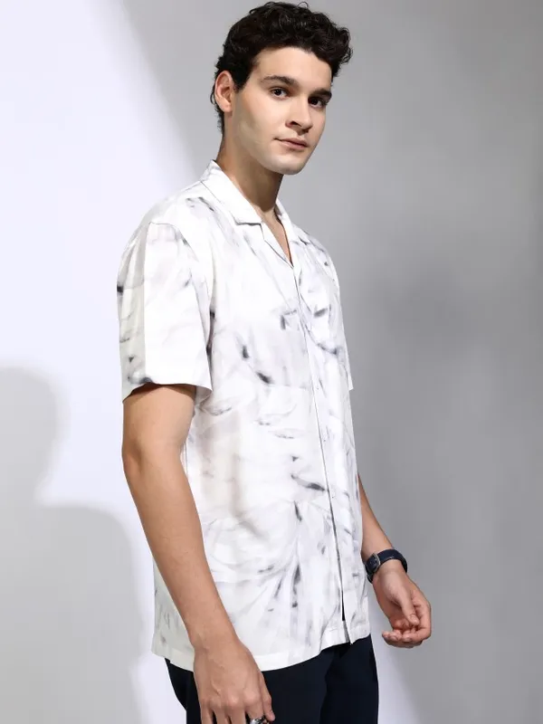 Highlander Men White Printed Relaxed Fit Casual Shirt