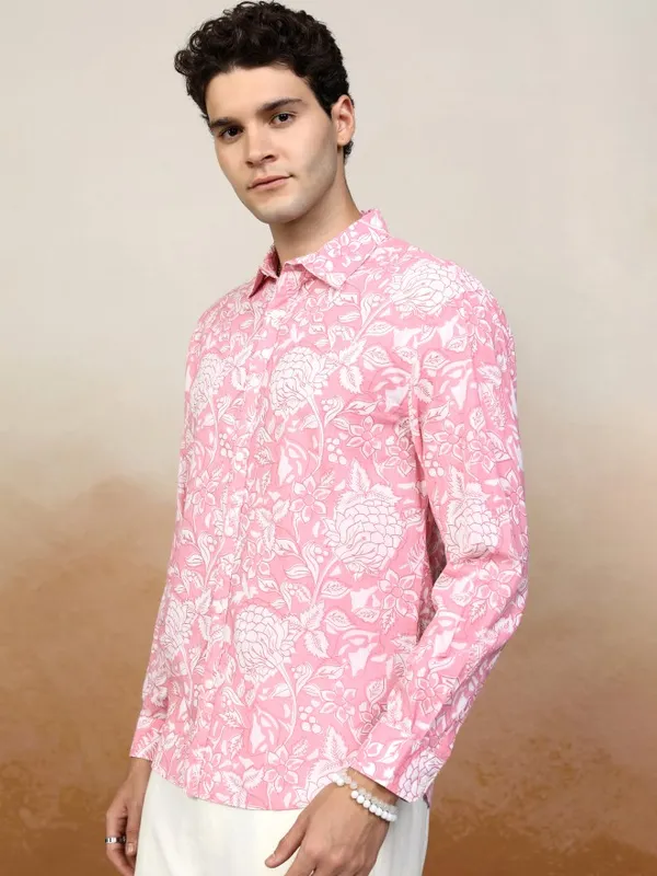 Highlander Men Pink Printed Relaxed Fit Casual Shirt