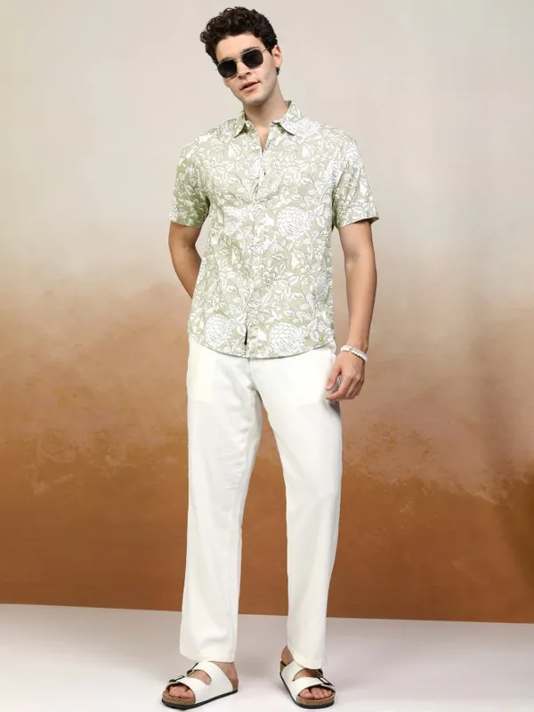 Highlander Men Green Printed Relaxed Fit Casual Shirt