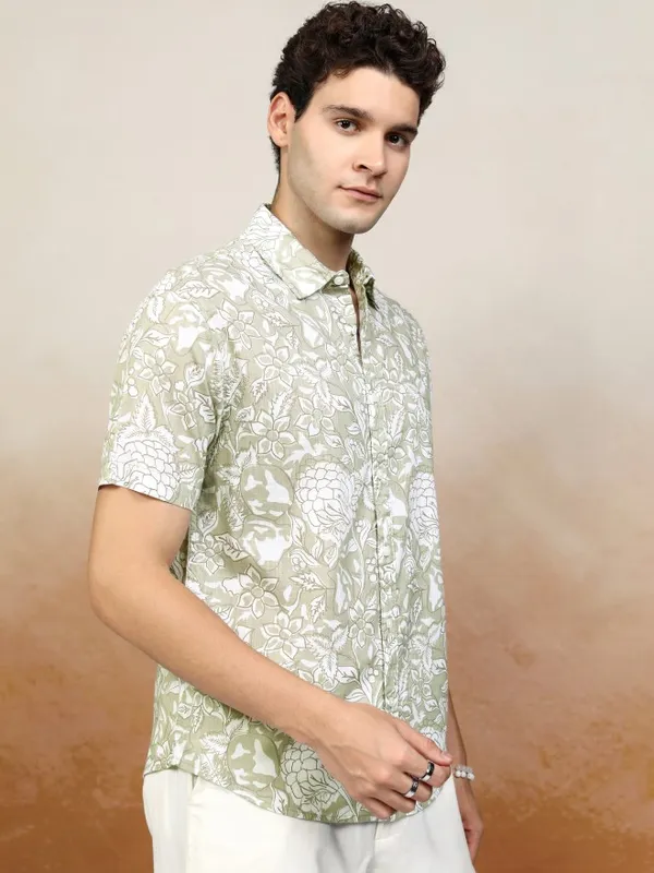 Highlander Men Green Printed Relaxed Fit Casual Shirt