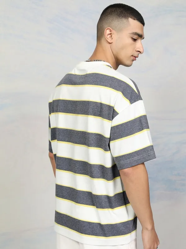 Donald Duck Men Printed Round Neck Oversized Fit T-Shirt