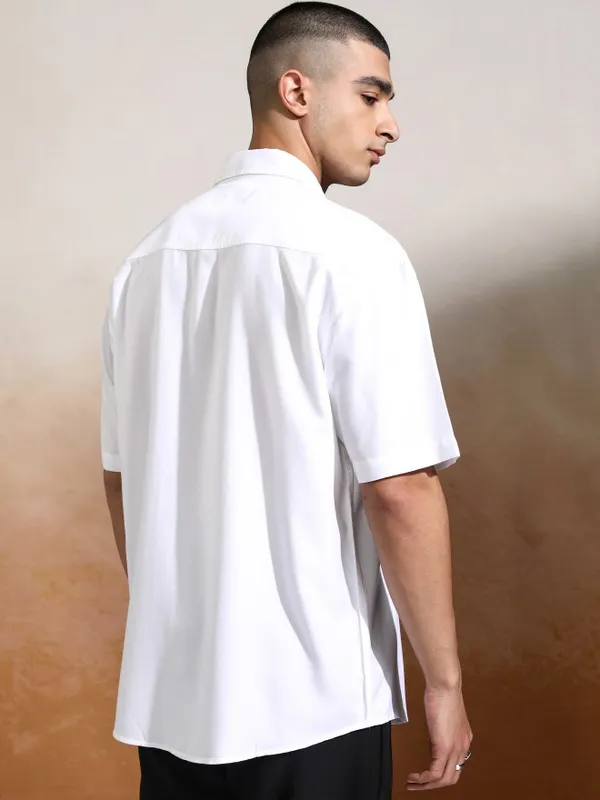Highlander Men White Solid Relaxed Fit Casual Shirt