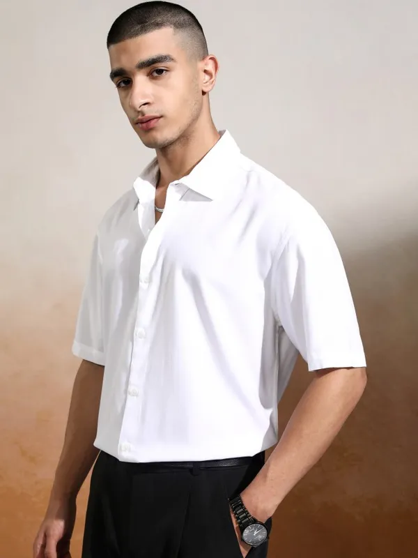 Highlander Men White Solid Relaxed Fit Casual Shirt