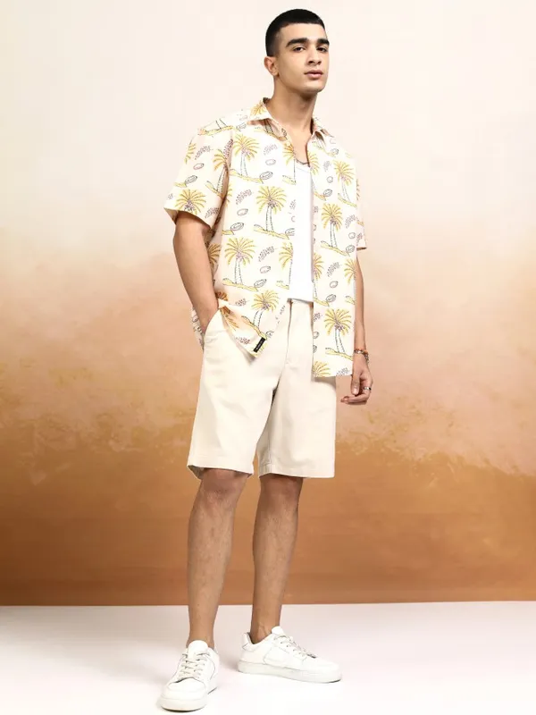 Highlander Men Cream Printed Relaxed Fit Casual Shirt