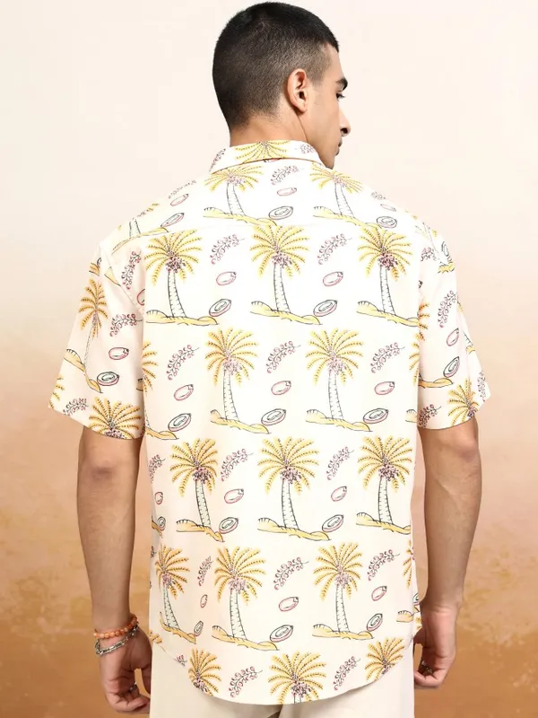 Highlander Men Cream Printed Relaxed Fit Casual Shirt
