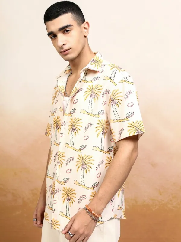Highlander Men Cream Printed Relaxed Fit Casual Shirt