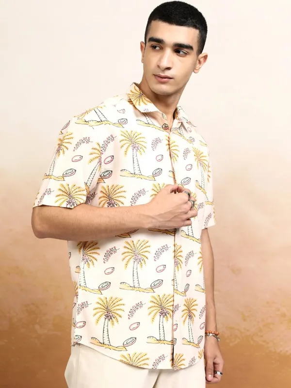 Highlander Men Cream Printed Relaxed Fit Casual Shirt