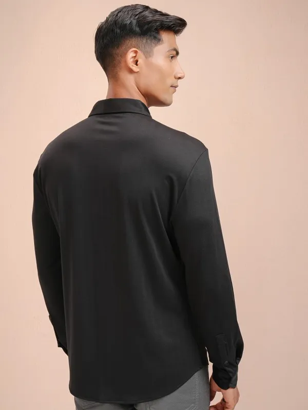 Highlander Men Black Solid Slim Fit Casual Shirt